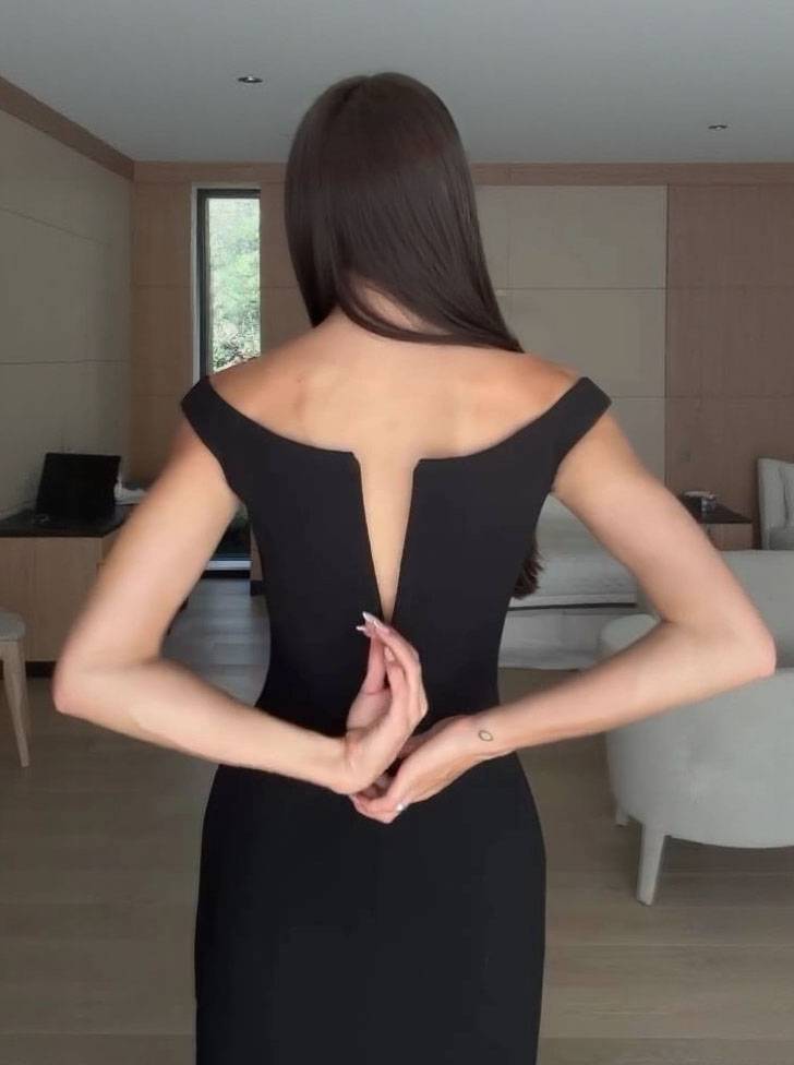 فستان ماكسي أنيق ضيق بياقة على شكل V